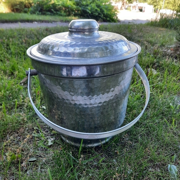 Vintage MCM Italian hammered aluminum silver metal ice bucket with tongs - Picture 2 of 15